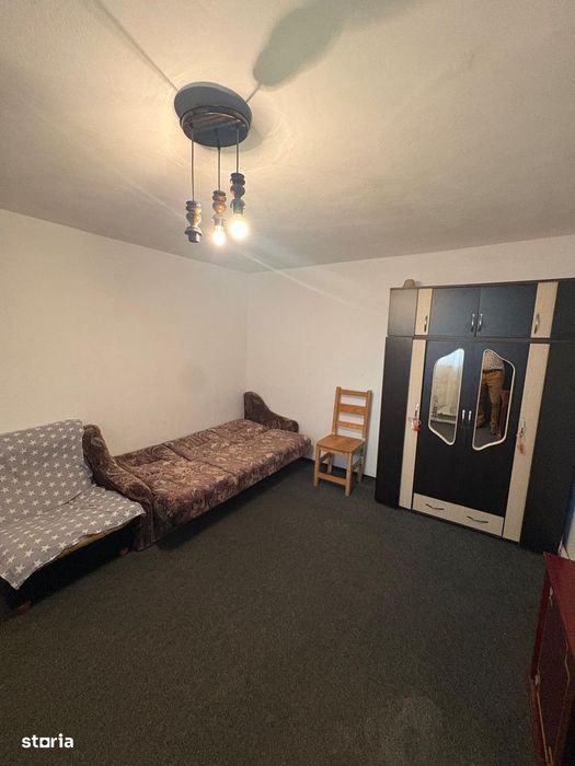 2 cam 35 mp zona copou 4 min de univ cuza mob si util complet 300 eur