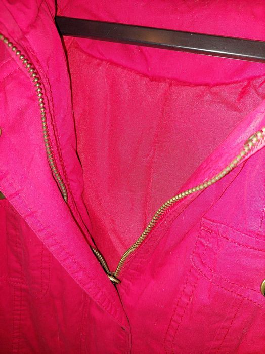 Geaca rosie grosuta,cu centura,gluga TRANSPORT GRATUIT