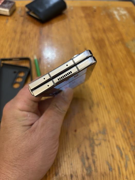 Продавам Samsung  Galaxy  z fold 5