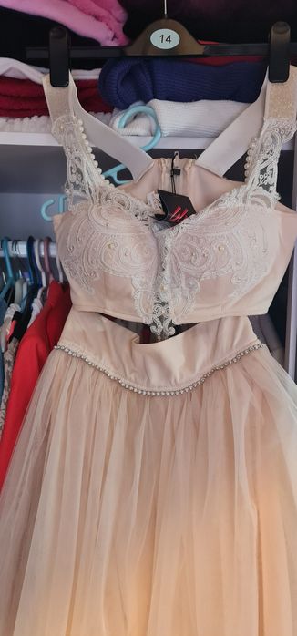 Compleu BBY nou mărimea 36 foarte elegant și  tineresc