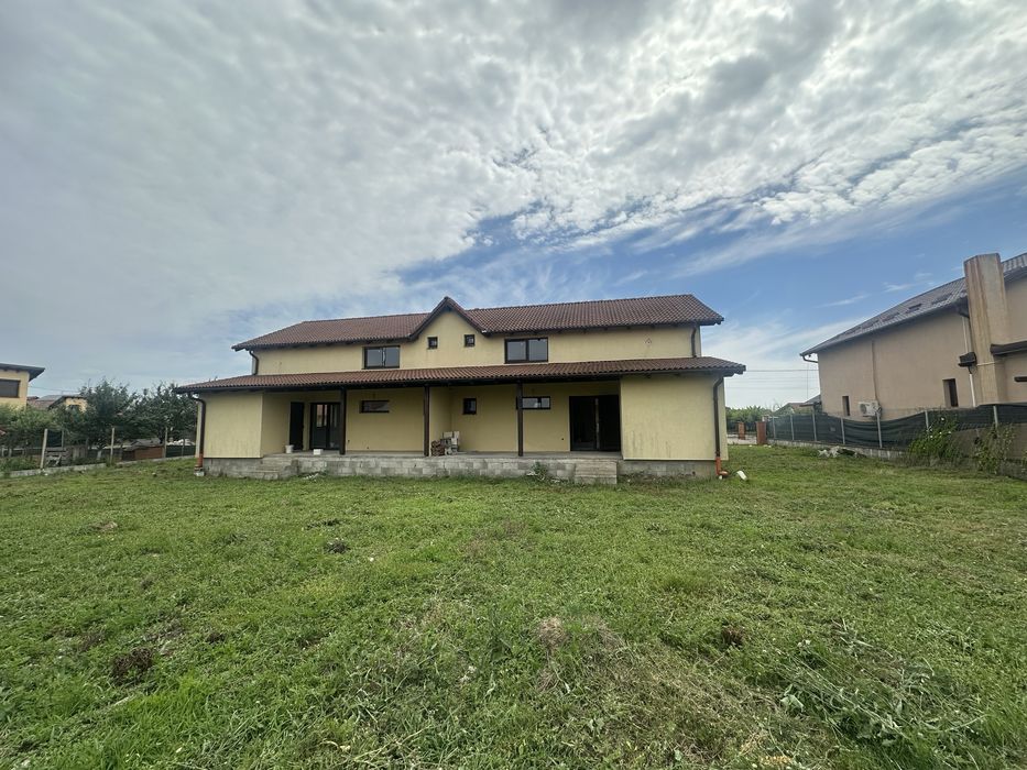Casa tip duplex de vanzare