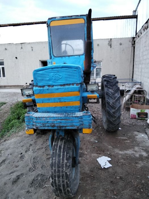 Traktor sotiladi