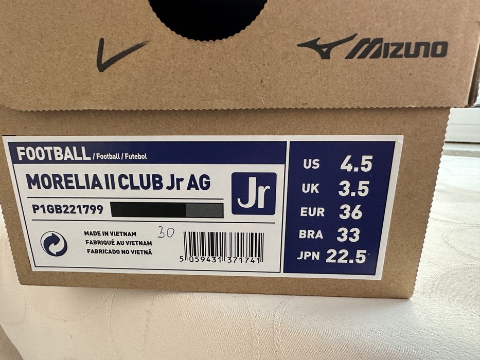 Детски футболни обувки бутонки mizuno 35 номер