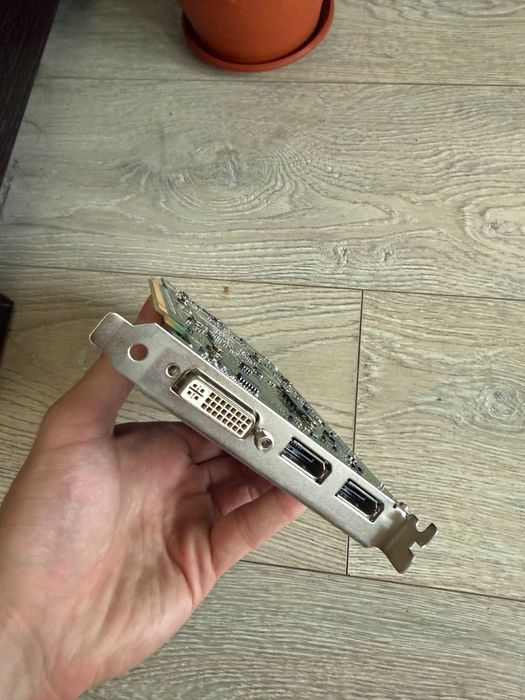 Видеокарта NVIDIA Quadro FX 1800
