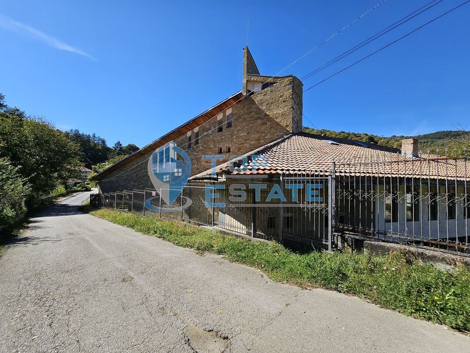 Продава се Къща в с. Стоките, Област Габрово - 503 кв.м за 560 €/кв.м - Снимка #2