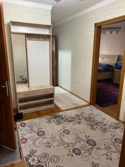Буюк Ипак Йўли метро яқинида 2 хонали квартира узоқ муддатга ижарага