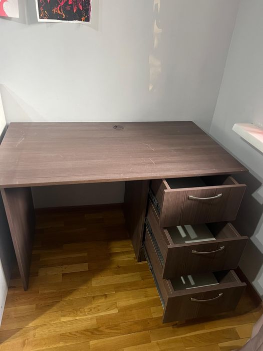 овисный писменый стол