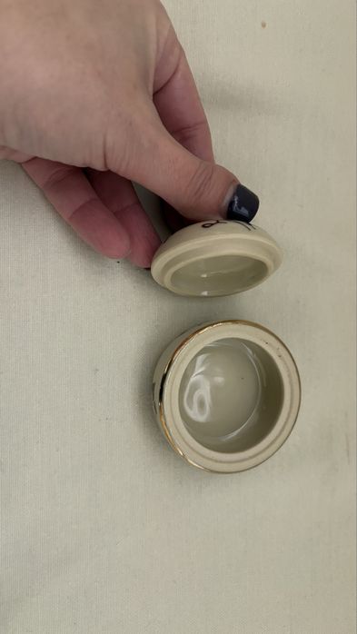 Порцеланова кутийка