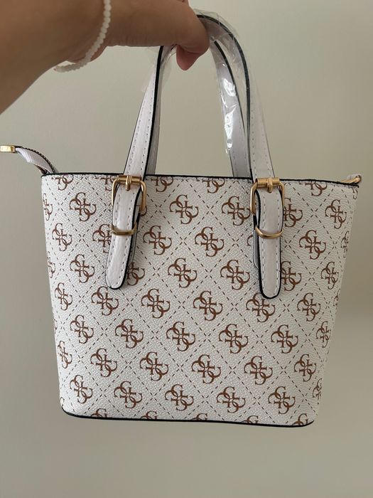 Дамска чанта Guess