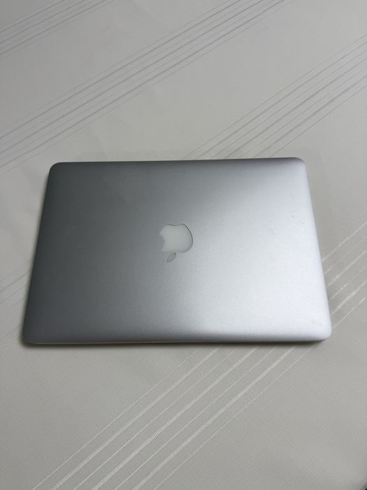 Vând MacBook pro 13