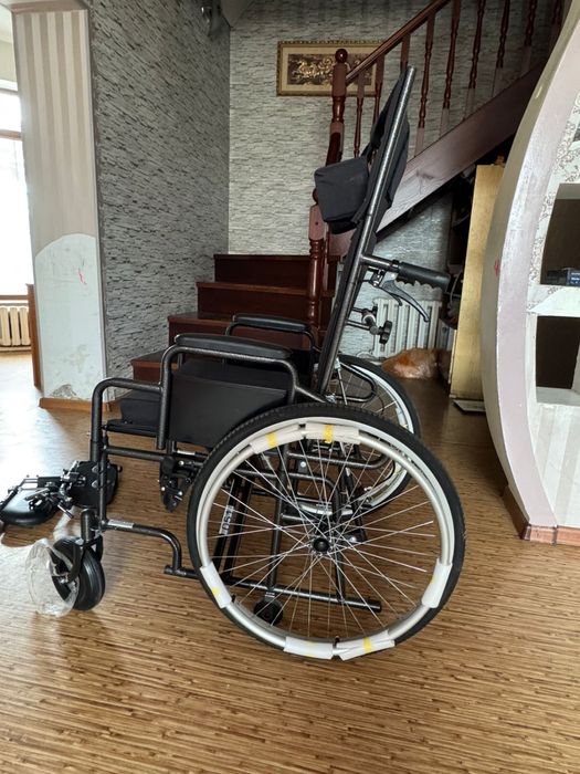 Продам инвалидную коляску
