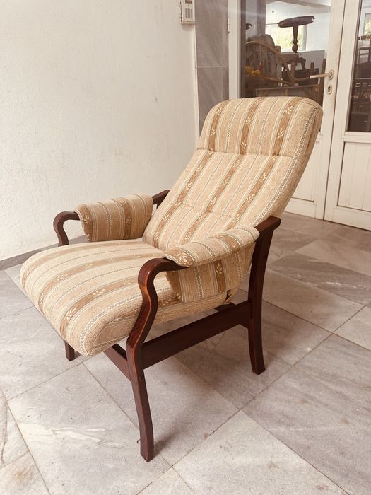 Удобно скандинавско кресло – масивно дърво, висок комфорт