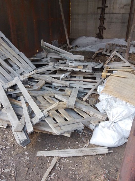 Дрова, палета, доски поддона.