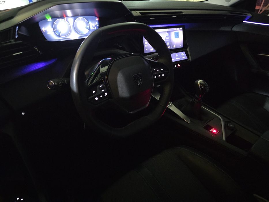 Peugeot 308 1.2i 130 к.с. 2022 - Пежо 308