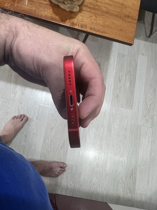 Продам Айфон 13