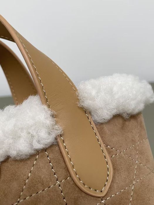 Dior чанта с пух