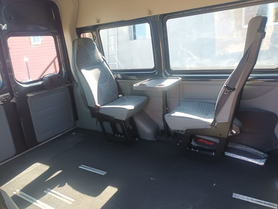 Ford Transit 2,2 tdci cu 4+2 locuri, autoturism cu Lift pentru pers. cu disabilitati.