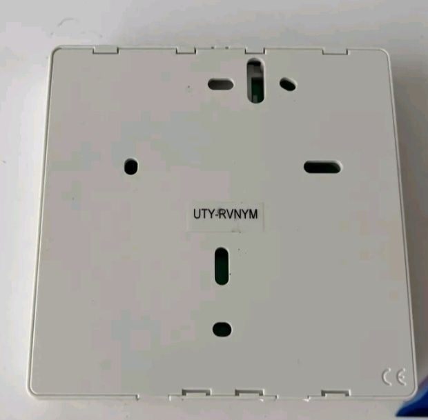 Telecomanda cu 3 fire FUJITSU (AR-WDC1E (UTY-RVNYM)