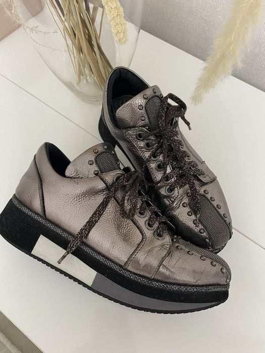 Кроссовки кожане