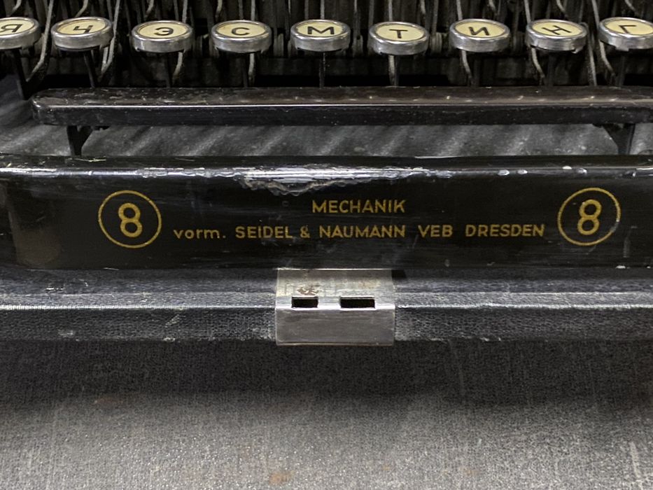 Антиквар. Немецкая печатная машинка Erika 8