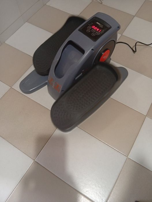 Елептичен уред за раздвижване VIBRO LEGS
