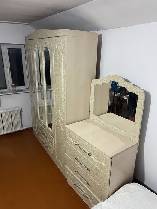 Спальный шкаф и трюмо