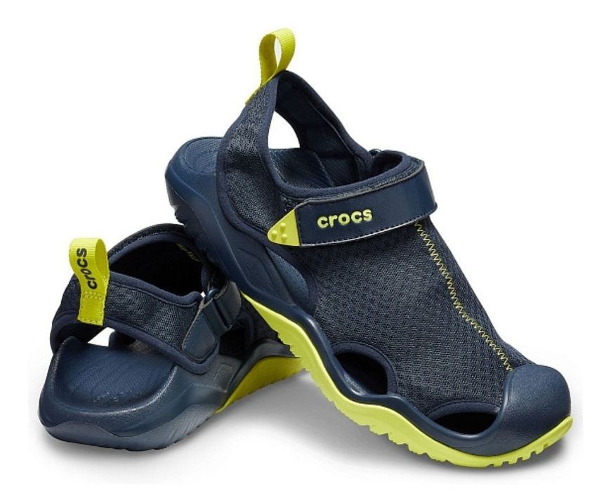 Сандалии Crocs в ассортименте.