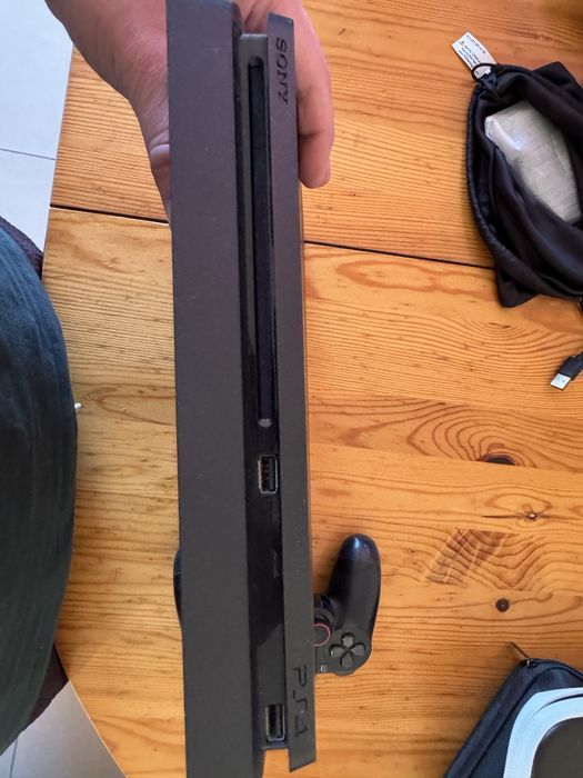 Sony playstation 4 slim + контролер + игри