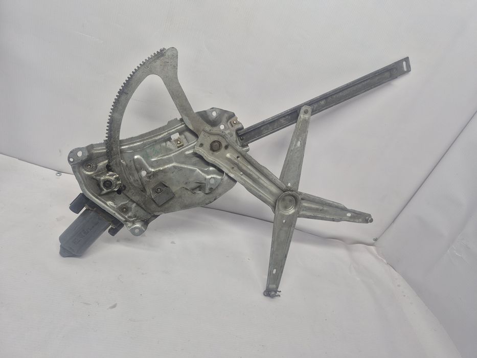 Передний левый стеклоподьемник BMW E36 Купе