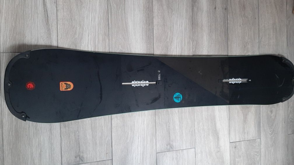 V nd snowboard pentru copii Burton Role Model 140 Lazaret OLX.ro