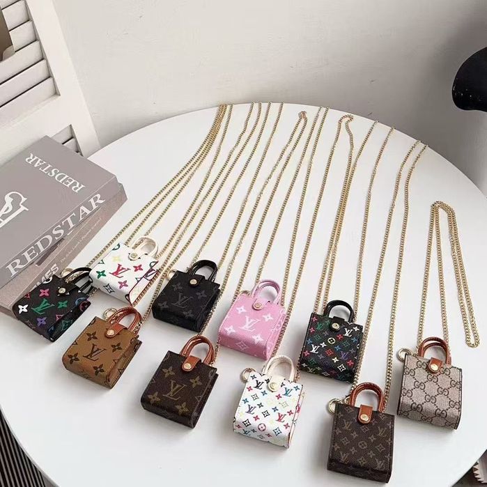 LV аксесоари чанти