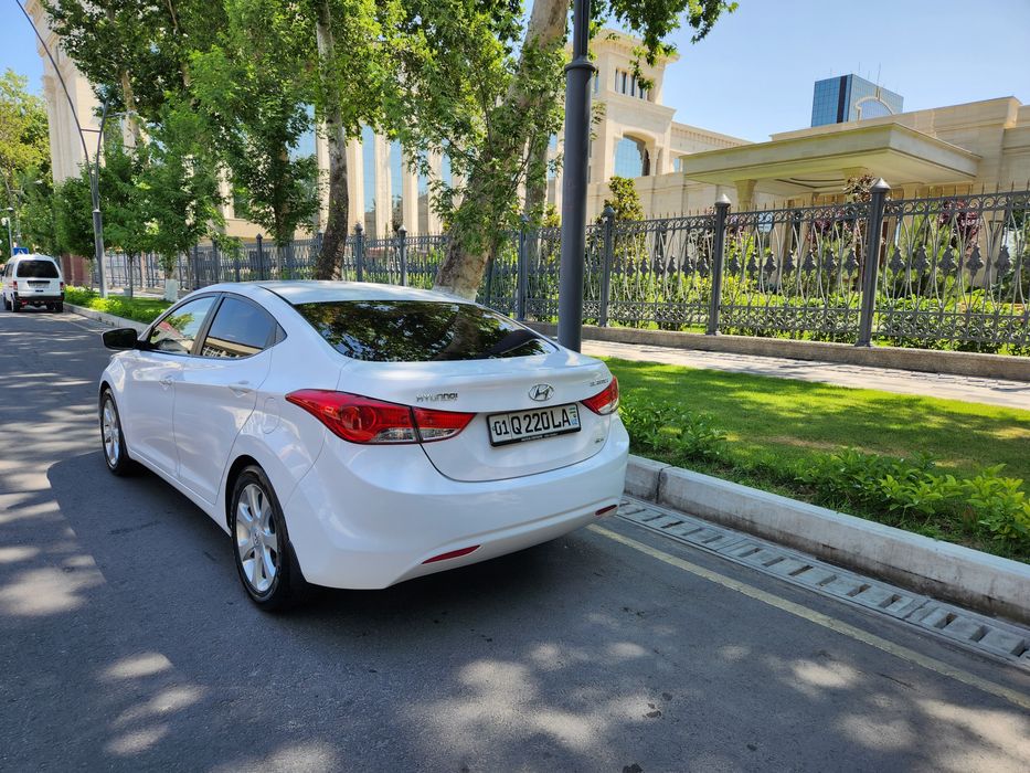 Hyundai Elantra 2013