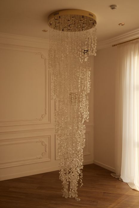 Продаем люстру редкую