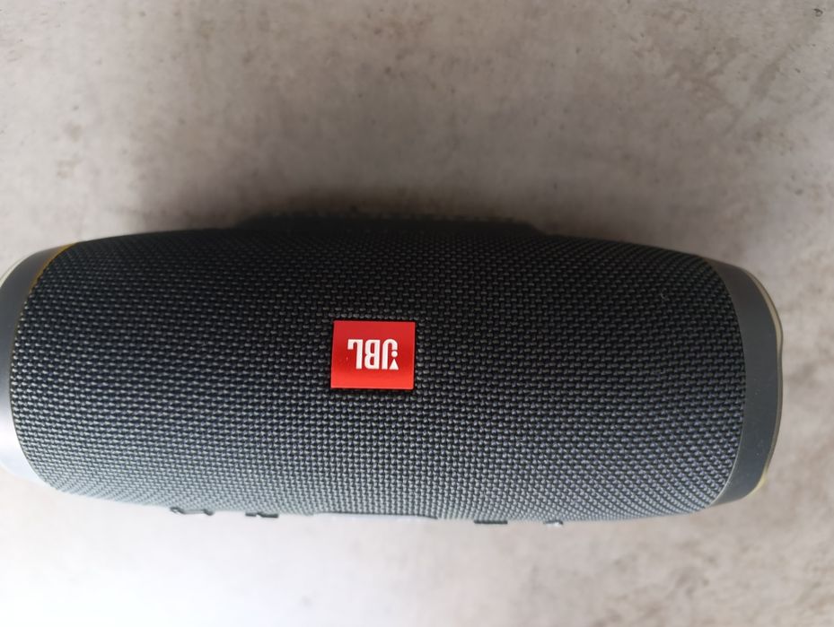 Продаётся колонка JBL charge 3