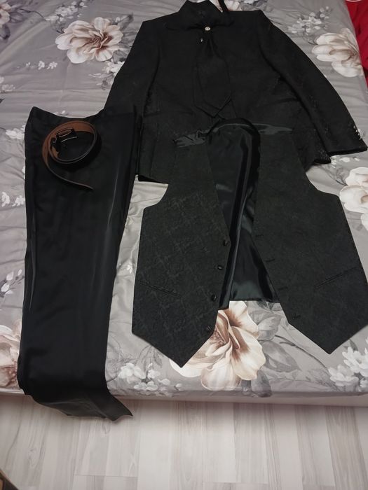 Costum de ginerica