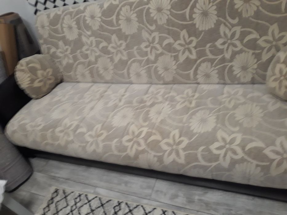 Vand canapea extensibilă