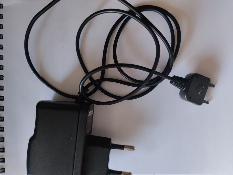 продам телефон старый ЗАРЯДНОЕ УСТРОЙСТВО В КОМПЛЕКТЕ!мыльница камера