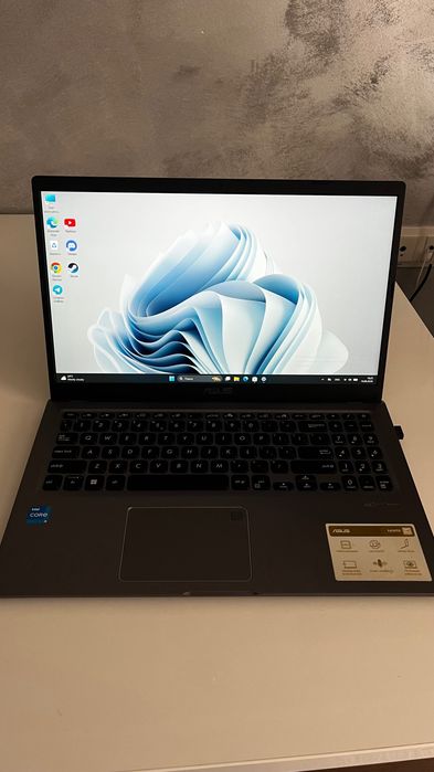Продавам Лаптоп ASUS