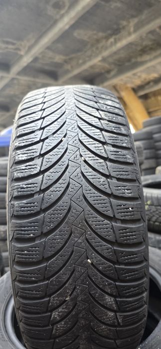 Гуми 4бр 205/55/16 - 1бр  - 35 евро