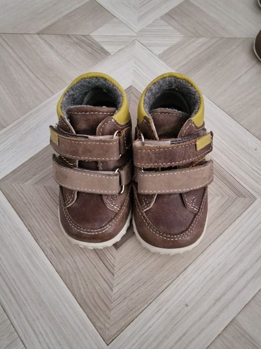 Детская обувь на мальчика.