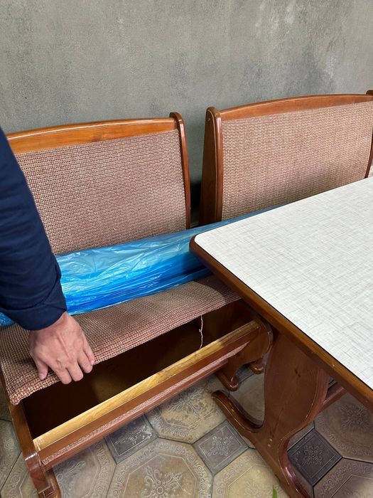 Продается комплект стол , столья, скамейка