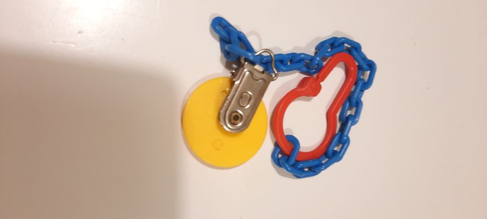 Кутийка и два клипса за биберон