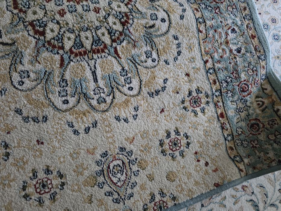 Продаю ковер в отличном состояние