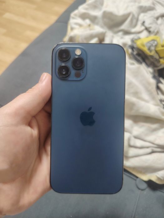 Продам iPhone 12 про