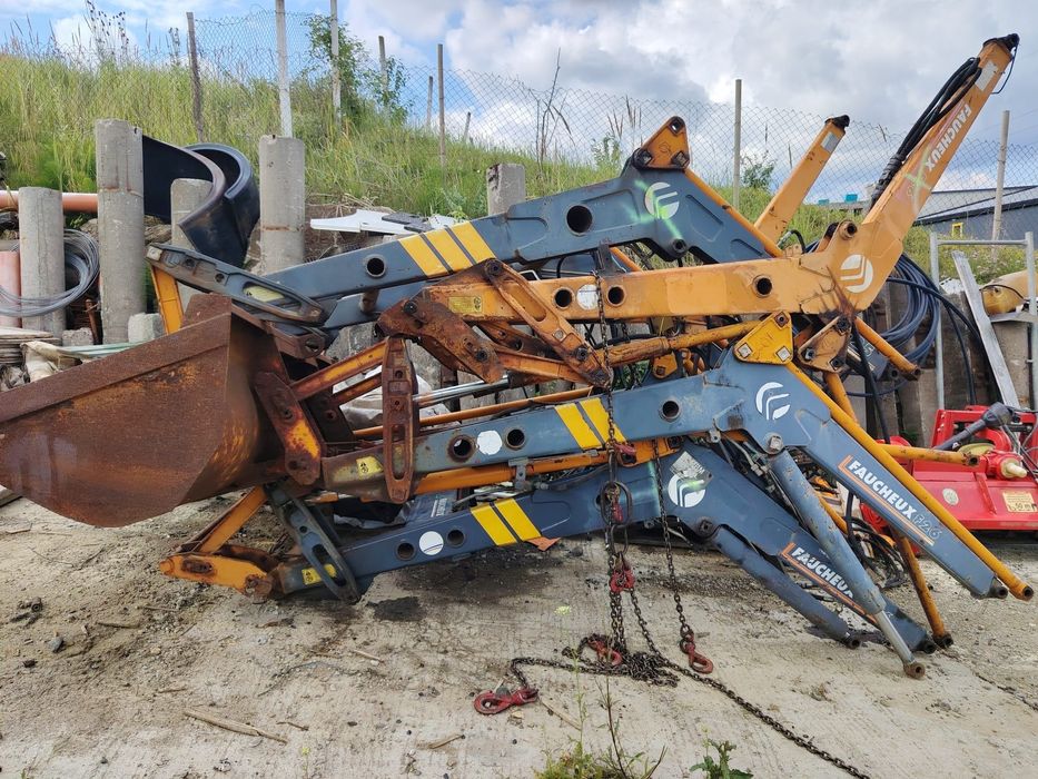 Incarcator frontal pentru tractor