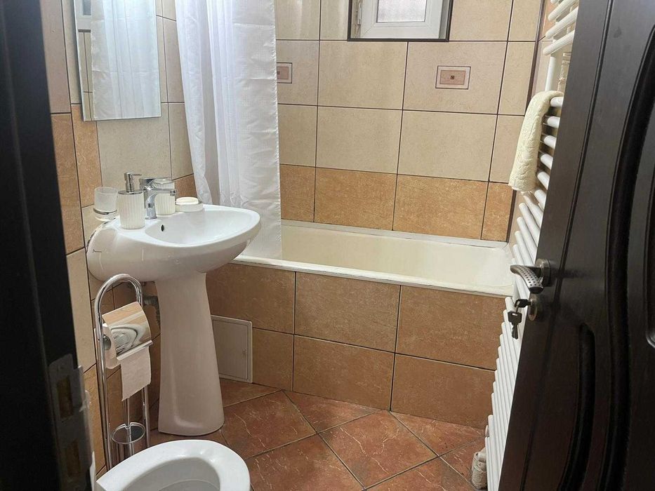 Garsonieră de închiriat – zonă centrală, vis-à-vis de BisericaSf. Ilie