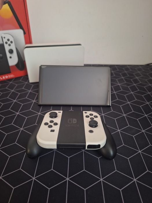 Vând Nintendo Switch Oled