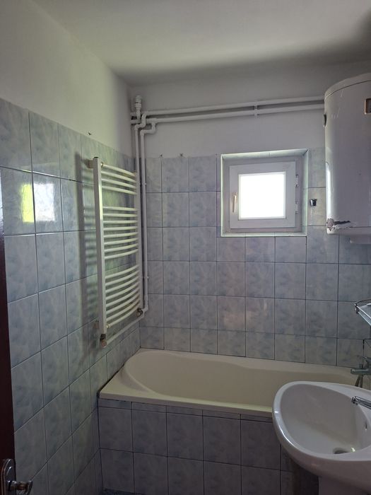 Apartament 3 camere , etaj 2 , preț 68000 euro