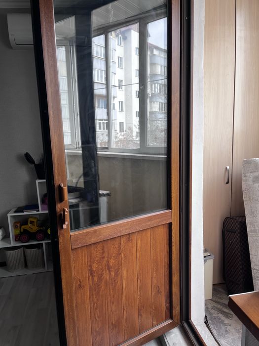 Окна и дверь  вместе