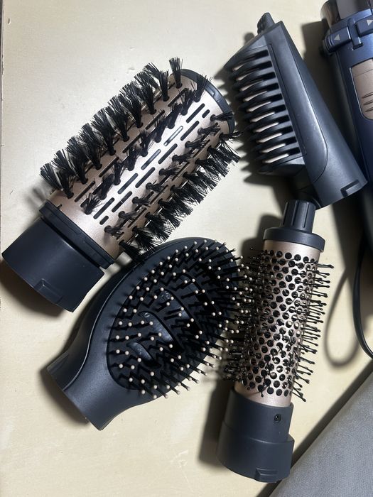 Perie rotativă BaByliss – set complet, stare foarte bună (se livreaza in cutie originala)